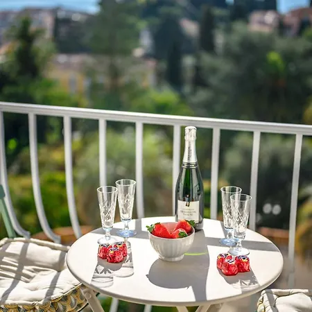 Riviera Palace - Vue Sur La - Parking Prive Apartment *